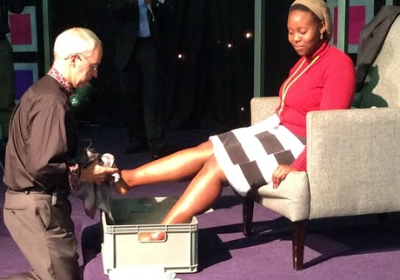 In an impromptu gesture, the Archbishop of Canterbury, Justin Welby, washed the feet of 12 young people.
