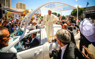  Pope Francis waving to the people after a mass in the Manger Square, next the Nativity Church, in the West Bank city of Bethlehem on May 25, 2014 (photo credit: Atta Jaber/Flash90). 
