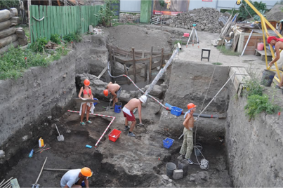 Archaeologists from the Saratov Regional Museum of Local Lore at the Ukek dig site. (Photo: Dmitriy Kubankin ) - See more at: http://www.gospelherald.com/articles/53004/20141028/amazing-christian-temples-unearthed-in-ancient-mongolian-city-ruled-by-genghis-khan-heirs.htm#sthash.K7YFdZws.dpuf