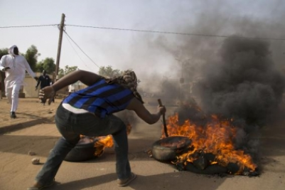 Photo: Reuters/Tagaza Djibo Violence erupted in Niger over the weekend over latest Charlie Hebdo cover.
