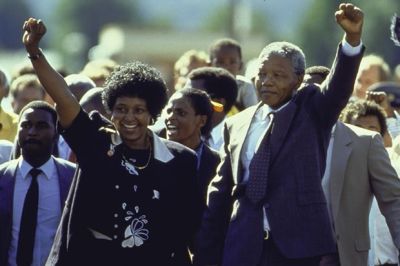 Nelson Mandela and his wife Winnie upon his release from Victor Verster prison on February 11, 1990 (Credit: Allan Tannenbaum/The LIFE Images Collection/Getty Images)